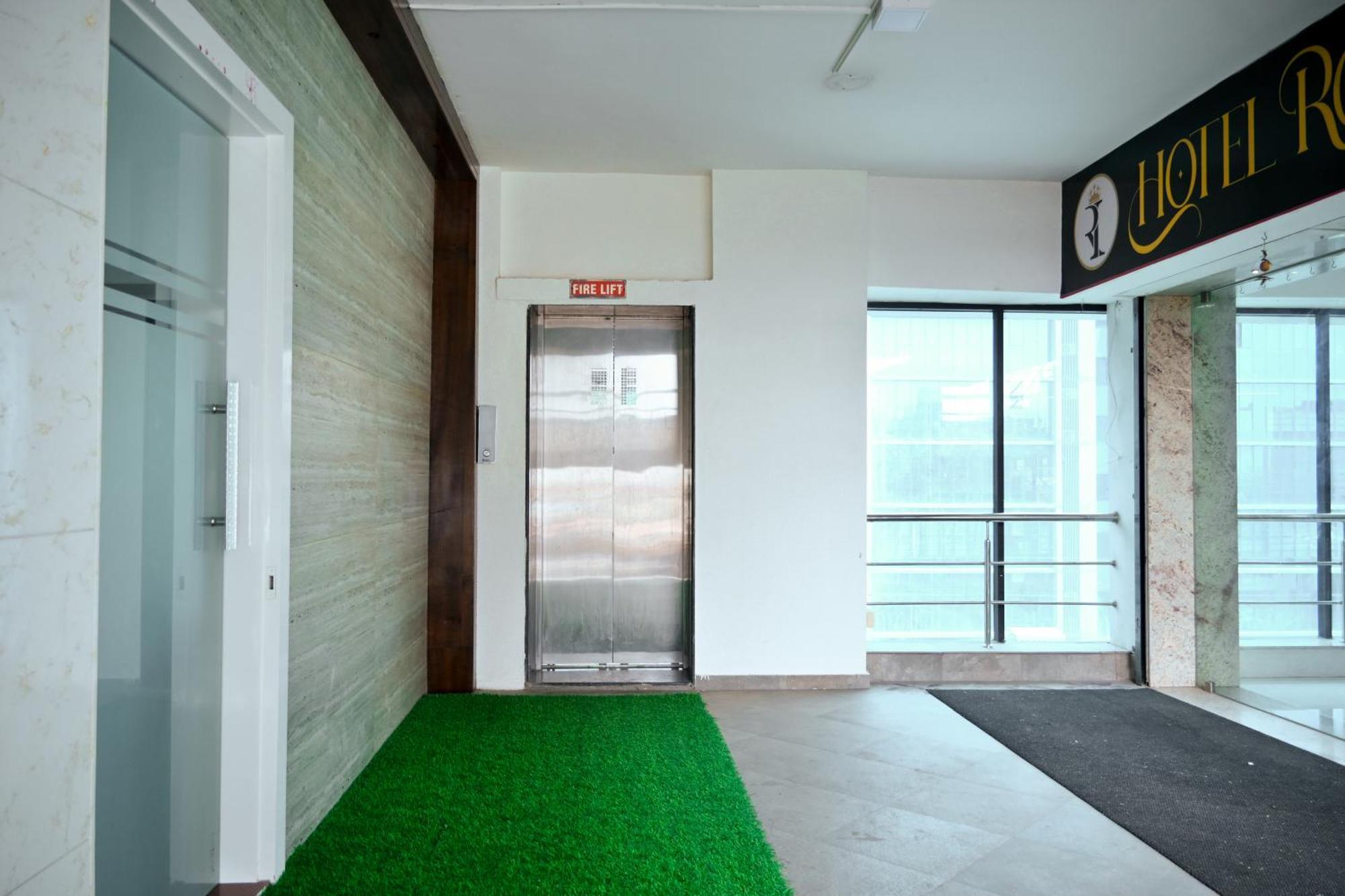 Hotel Royal Ican Sindhubhavan Road Ahmedabad Luaran gambar