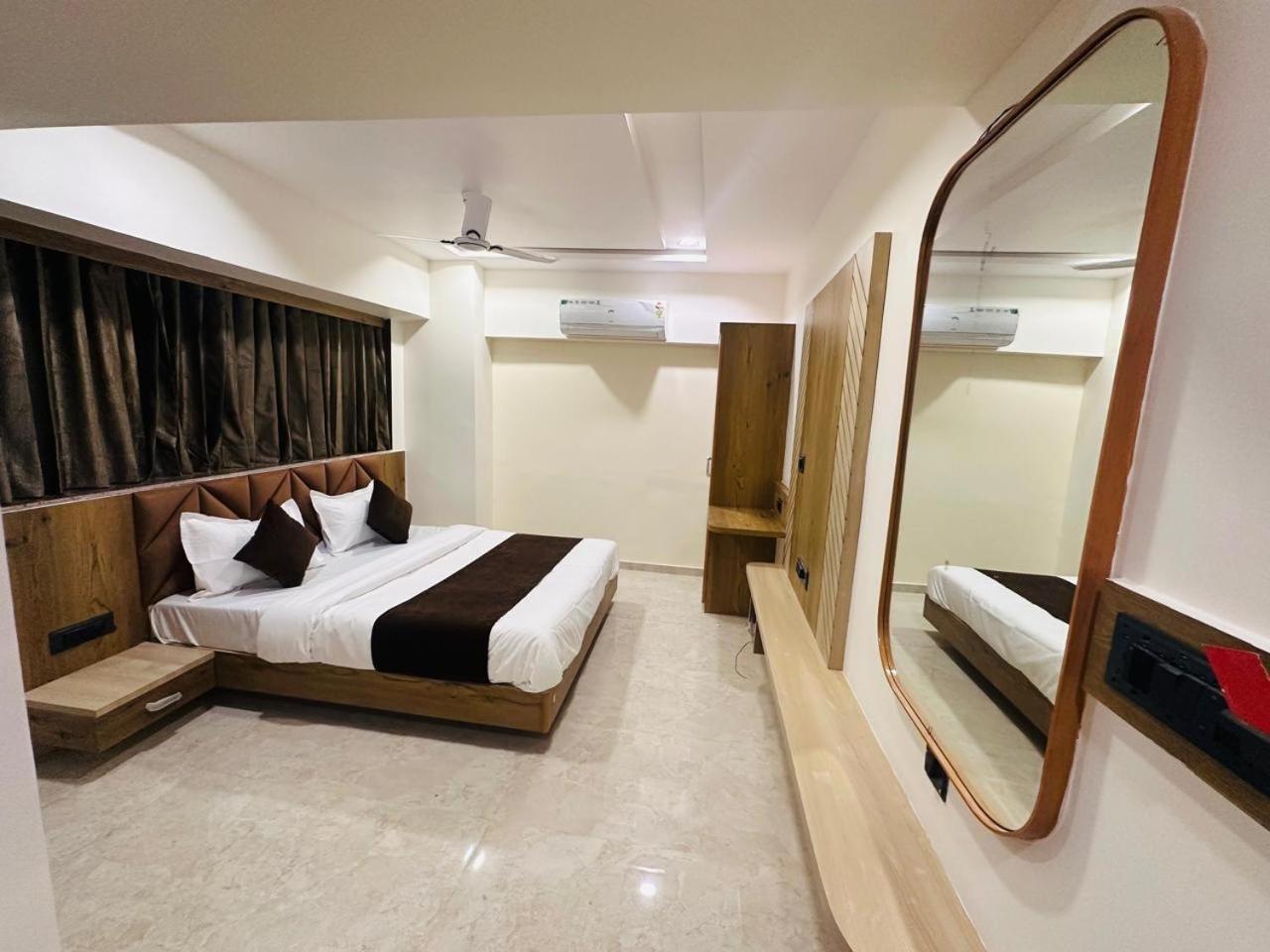 Hotel Royal Ican Sindhubhavan Road Ahmedabad Luaran gambar