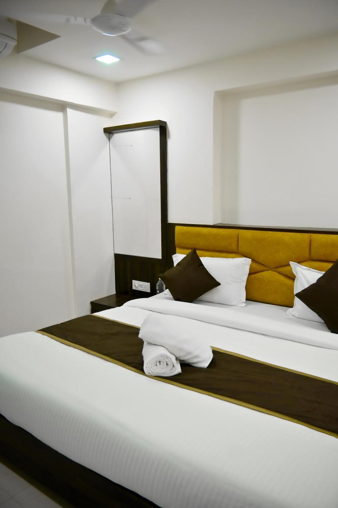 Hotel Royal Ican Sindhubhavan Road Ahmedabad Luaran gambar